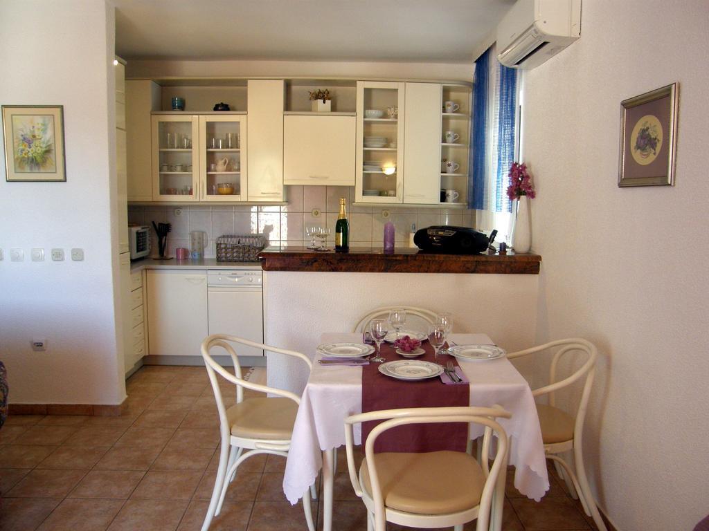 Apartments Mandic Tucepi Room photo